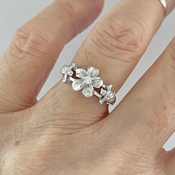 Sterling Silver Turtles and Plumeria Ring, Silver Rings, Hawaii Flower Jewelry - Picture 4 of 11